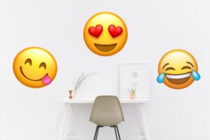 Cara menyematkan emoji di instagram